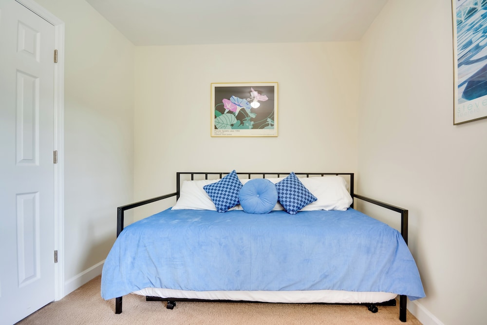 2 Mi to Downtown: Greensboro Home By Park!