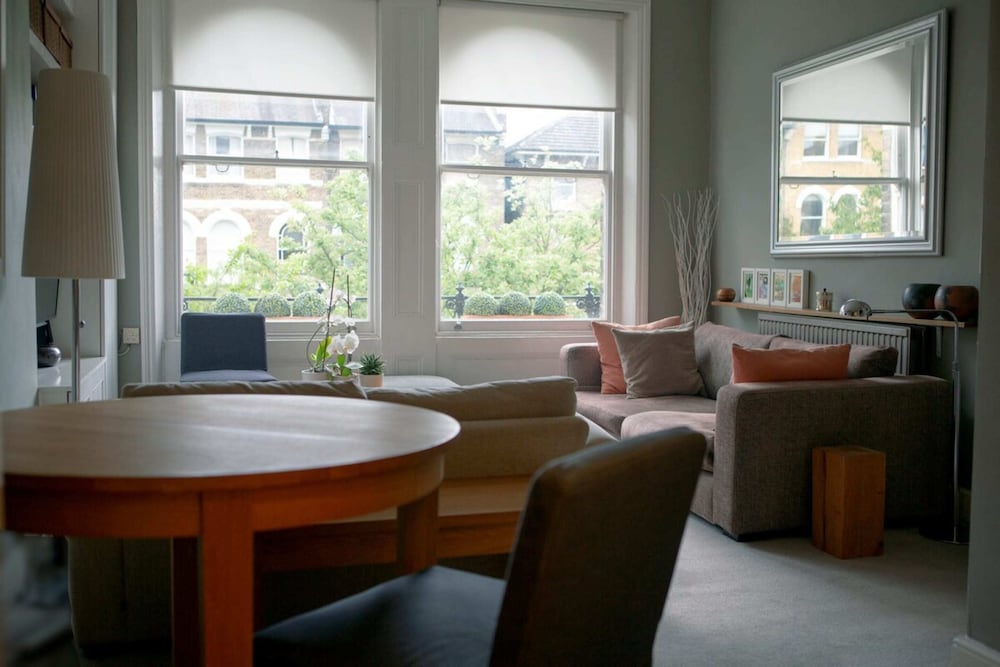 Wonderful 2 Bedroom in Quiet Area near Camden Square