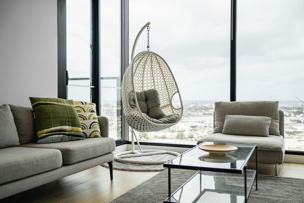 2-bed With Harbour Views & Outstanding Amenities