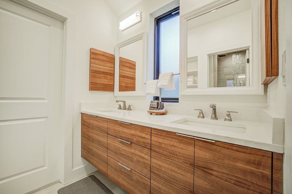 New Build, Private Pool, Near Pearl/riverwalk