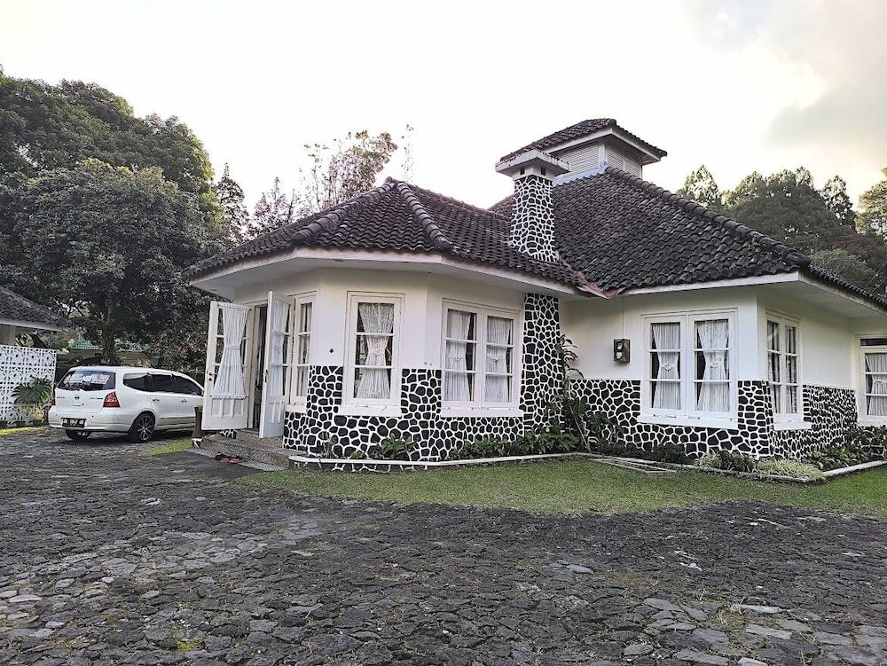 Villa Narendra Yogyakarta