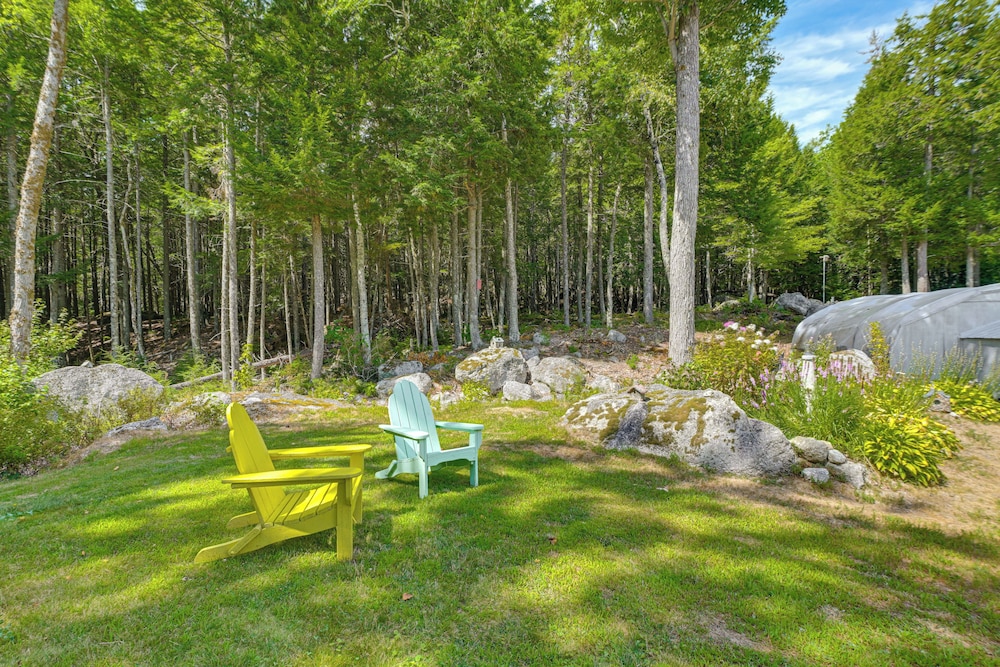 Explore Coastal Maine! Cozy Apt w/ Yard & Garden