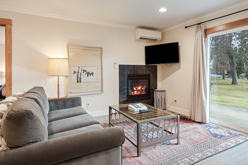 1565 Nw Wall St 128/129 1 Bedroom Condo