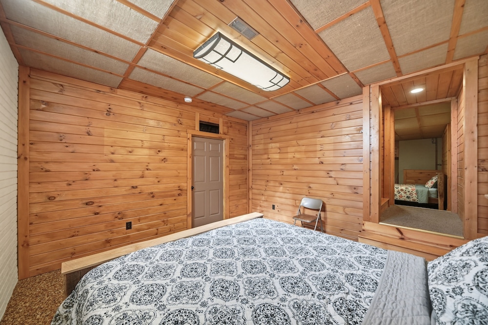 Sprinkle Bottom Lodge 5 Bedroom Cabin