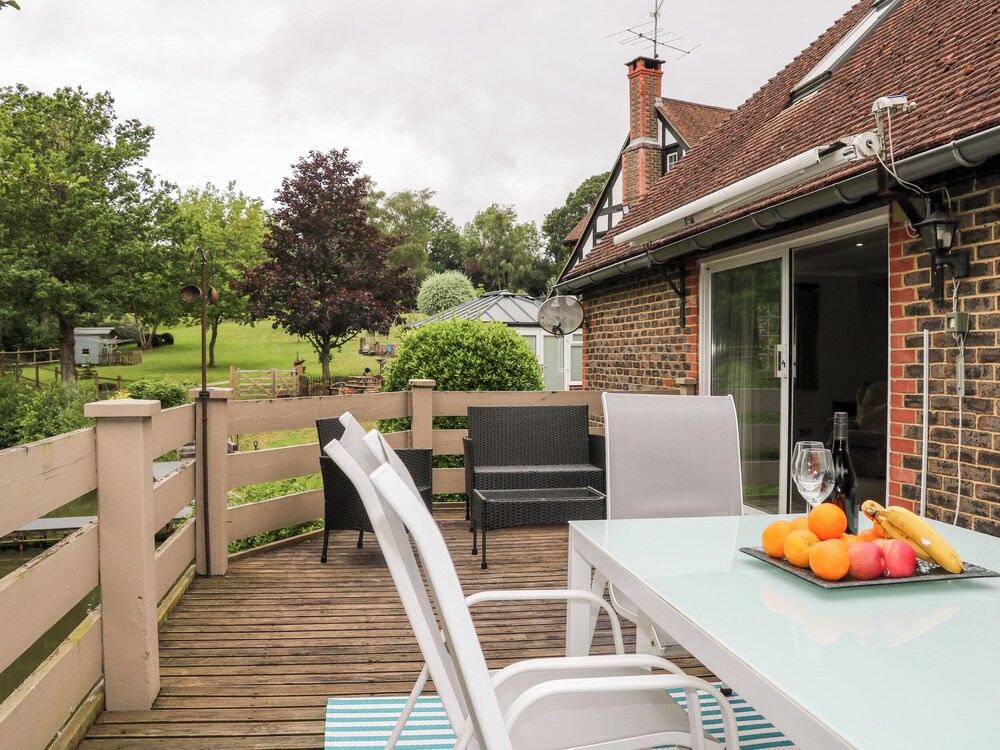 Crawley Vacations - Miswells Cottages - Lake View - Property Image 6