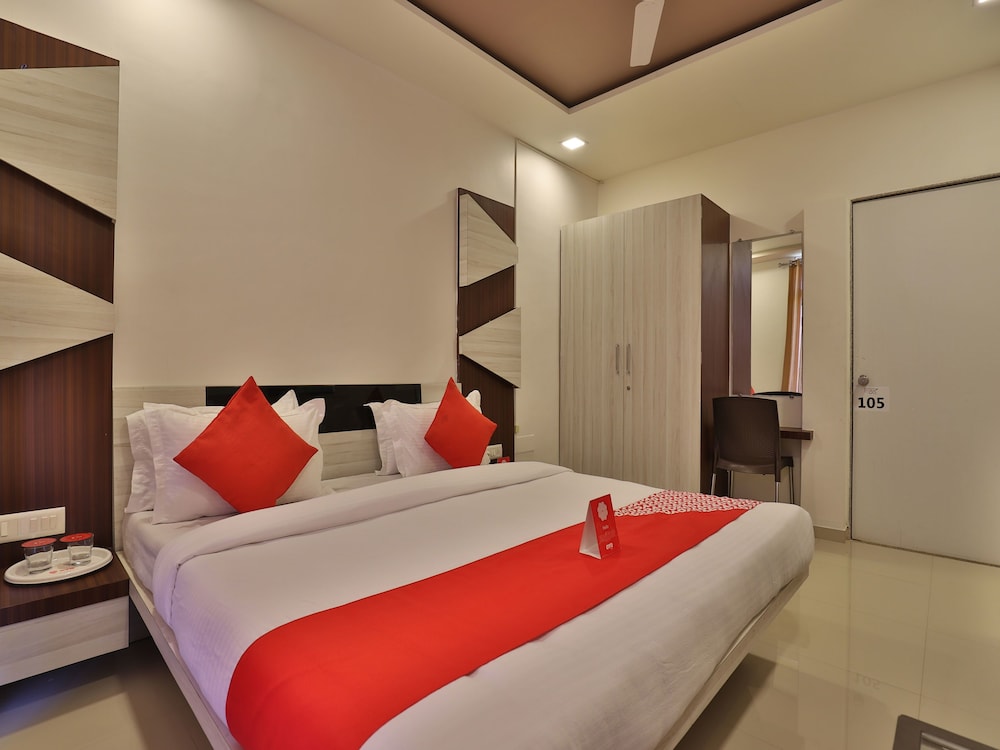 OYO 11750 Hotel Starz