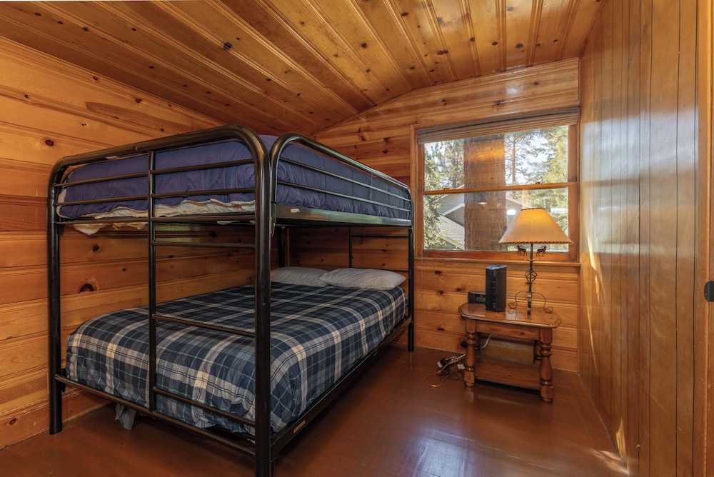 True Big Bear Lake Cabin with jacuzzi