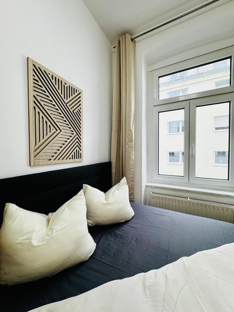 Comfy 4BR 10 Min Transport to Stadthalle