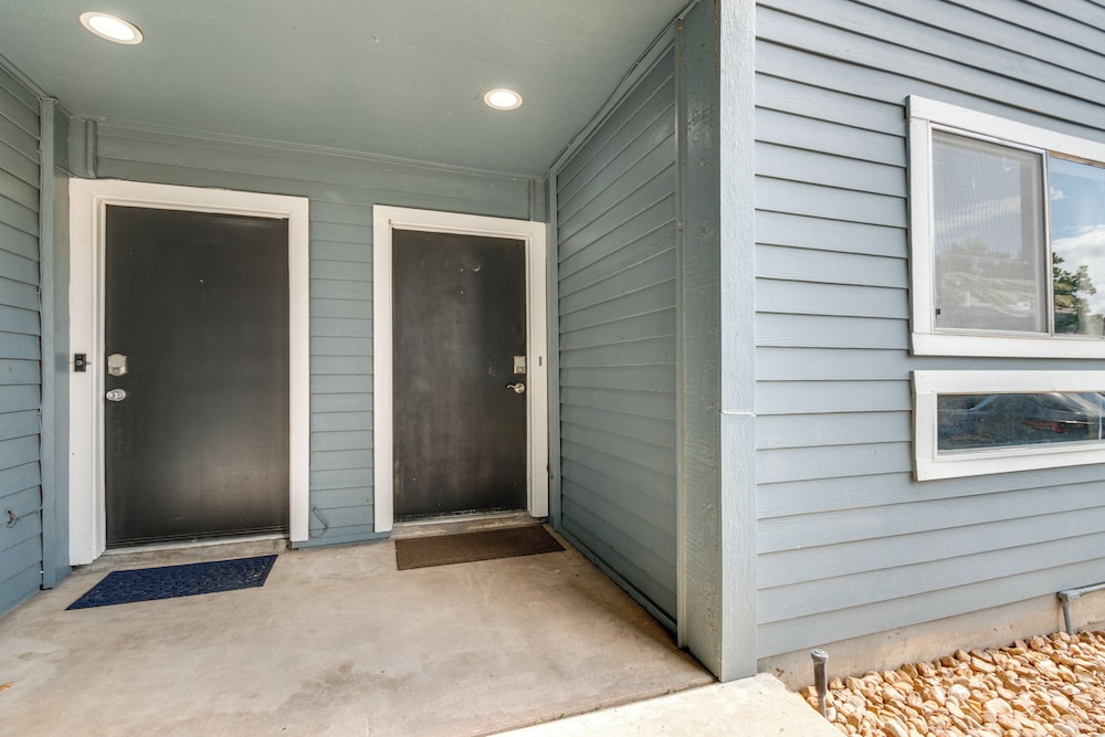 Lake Conroe Condo: Patio & Water Views view 5