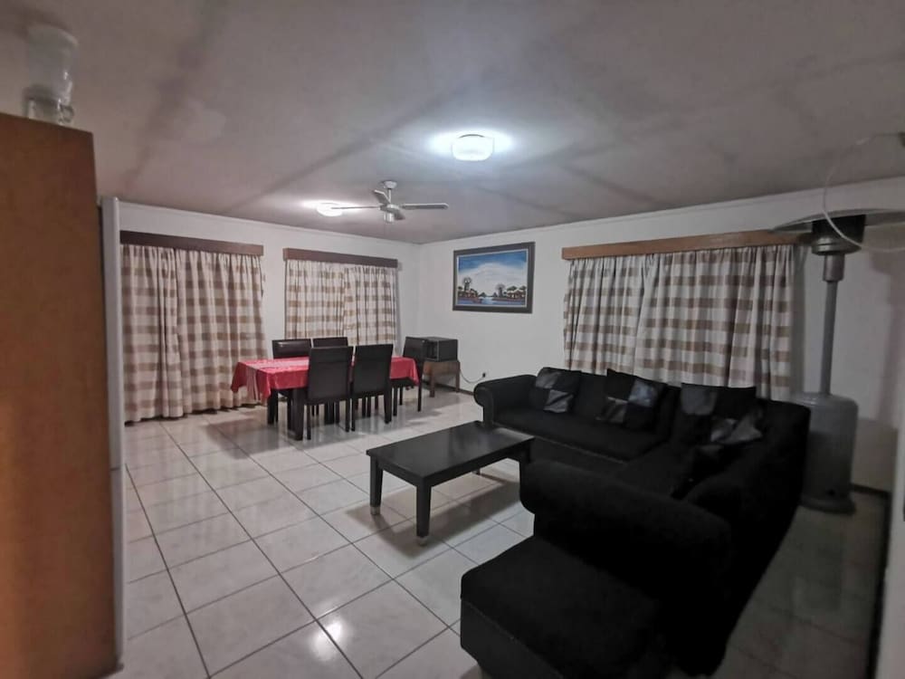 Room-charming Tshwane B&B With Secure En