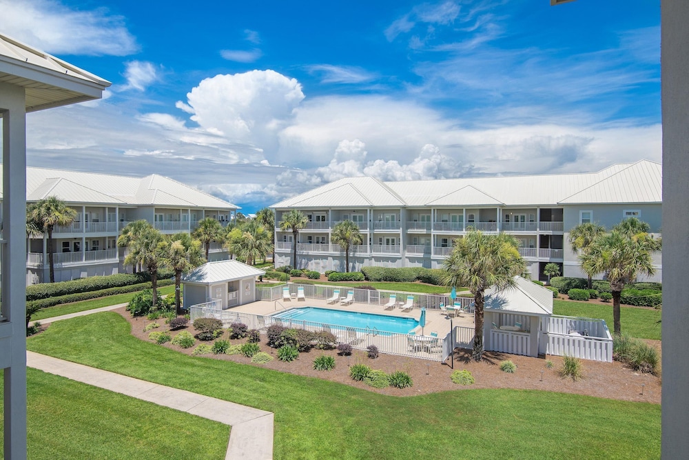 Pavilion Palms 204c