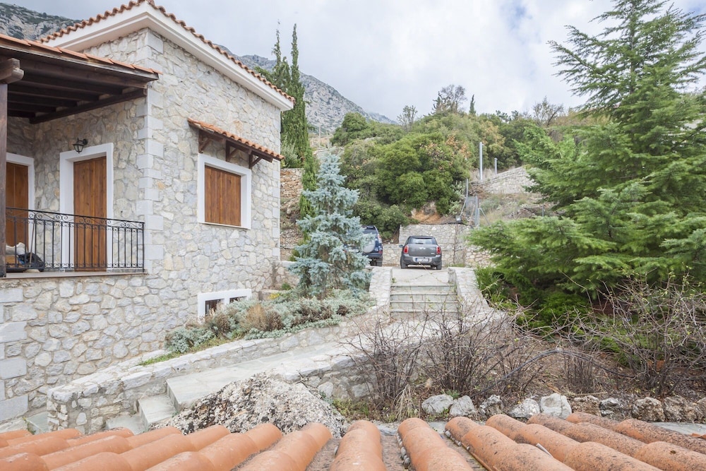 Rock Dandy - Mountain House Arachova Delphi Deluxe Chalet in the Clouds view 4