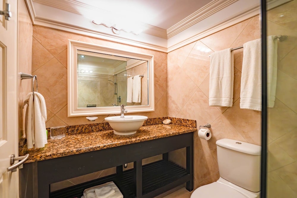 Large Townhouse with Plunge Pool, 3 mins from Beach - Turtle View 2 by BSL Rentals