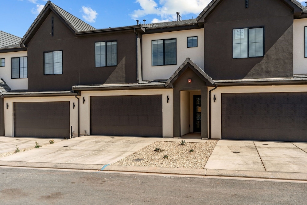 Sand Hollow Serenity 4 Bedroom Townhouse
