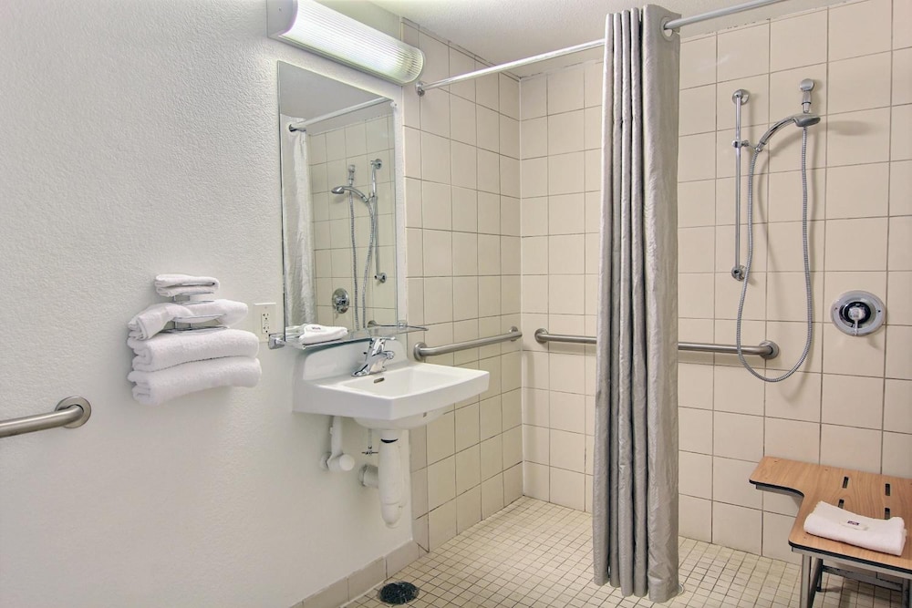 Motel 6 Austin, TX - Central Downtown UT