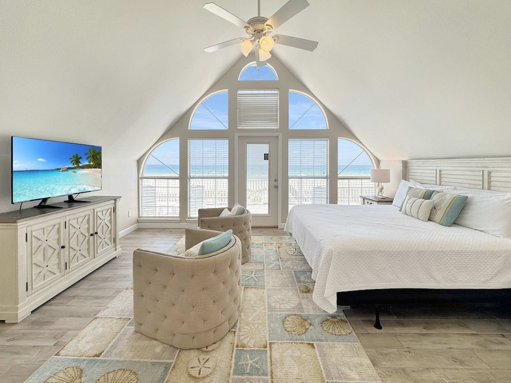 Pass Time - Beachfront for 24