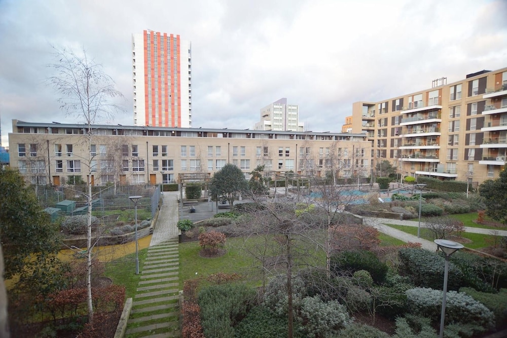 Near Excel - Wifi - Parking - Pets - Sleeps 5