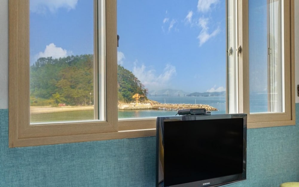 Geojedo Ocean View Dumo Mongdol Pension