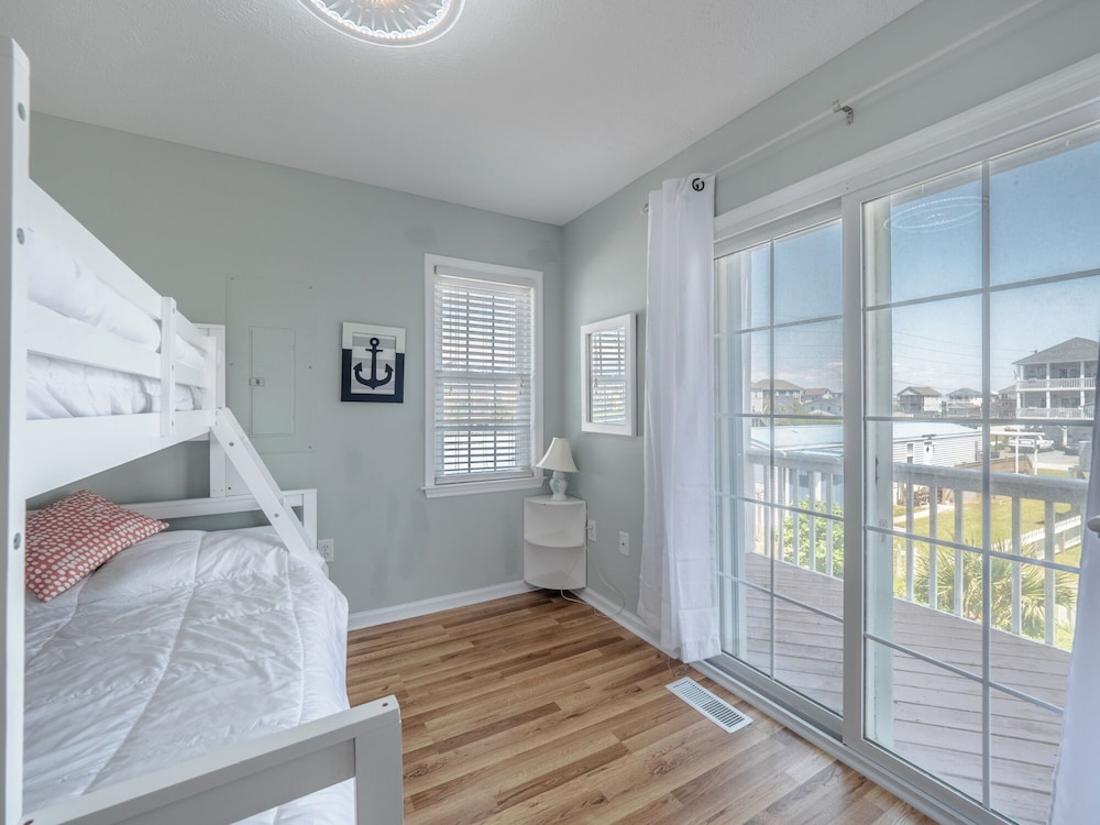 Skipper's Hideout by Topsail Realty