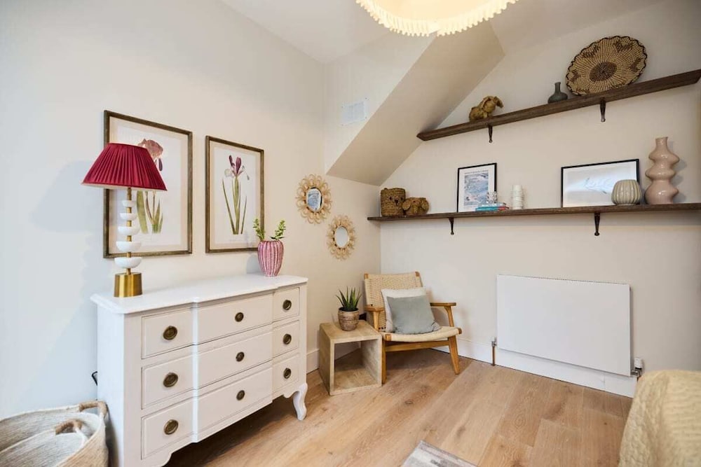 The Rosebery Retreat - Inviting 4bdr With Garden