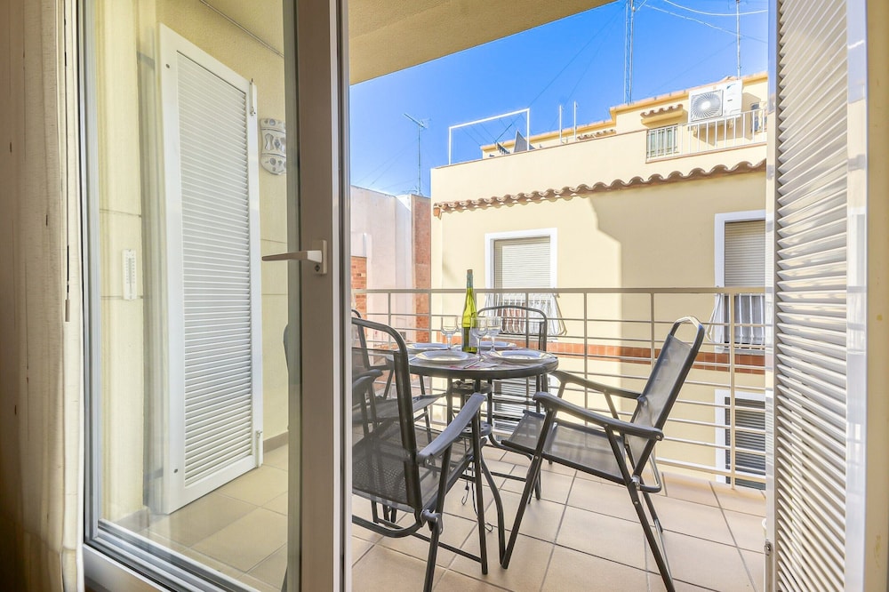Apartment in Roses Near Playa de Roses Beach