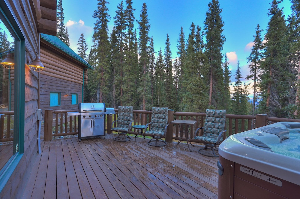 Pine Forest Lodge view 2