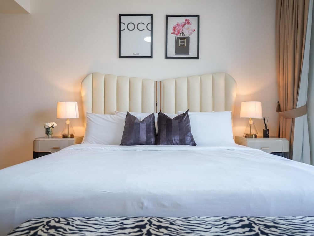 Luxurious & Stylish Apartments Across Dubai Mall - Burj Khalifa - City Views