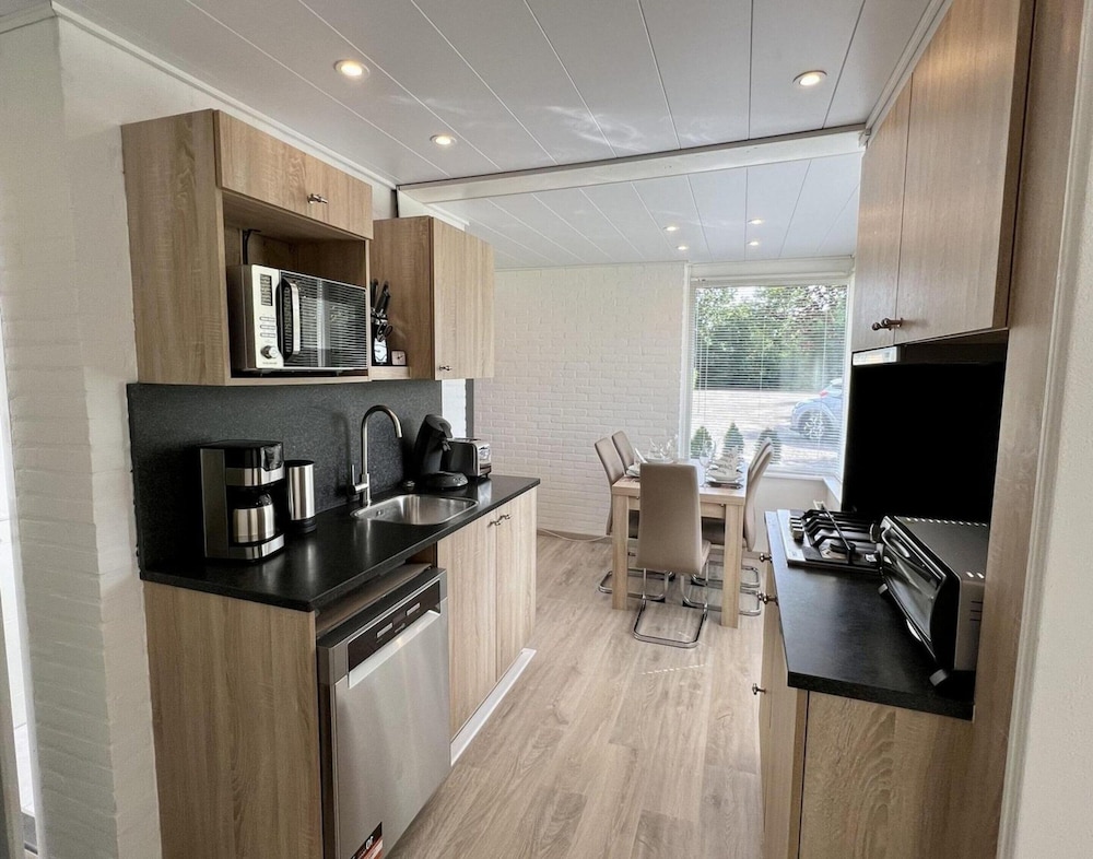 Pet-friendly Bungalow Near Beach