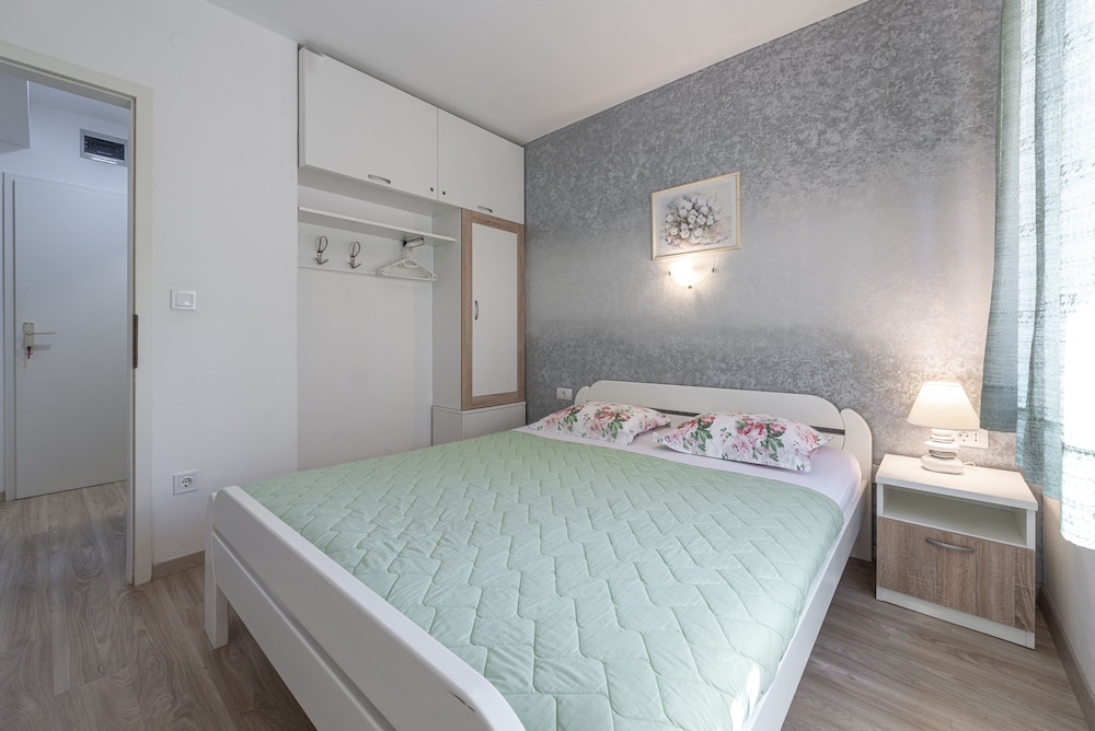 Cina Apartments