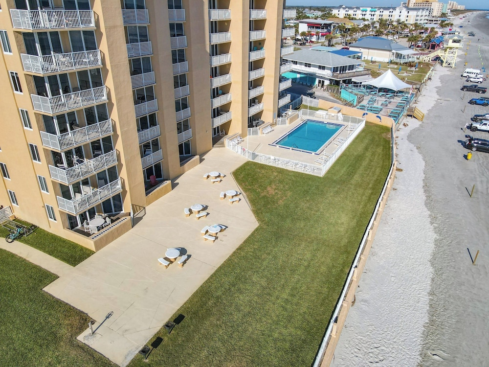 Oceania Beach Club