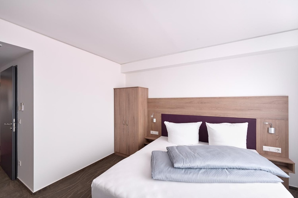 Berlin Vacations - HOTEL NEW IN - Ingolstadt - Gaimersheim - Property Image 4