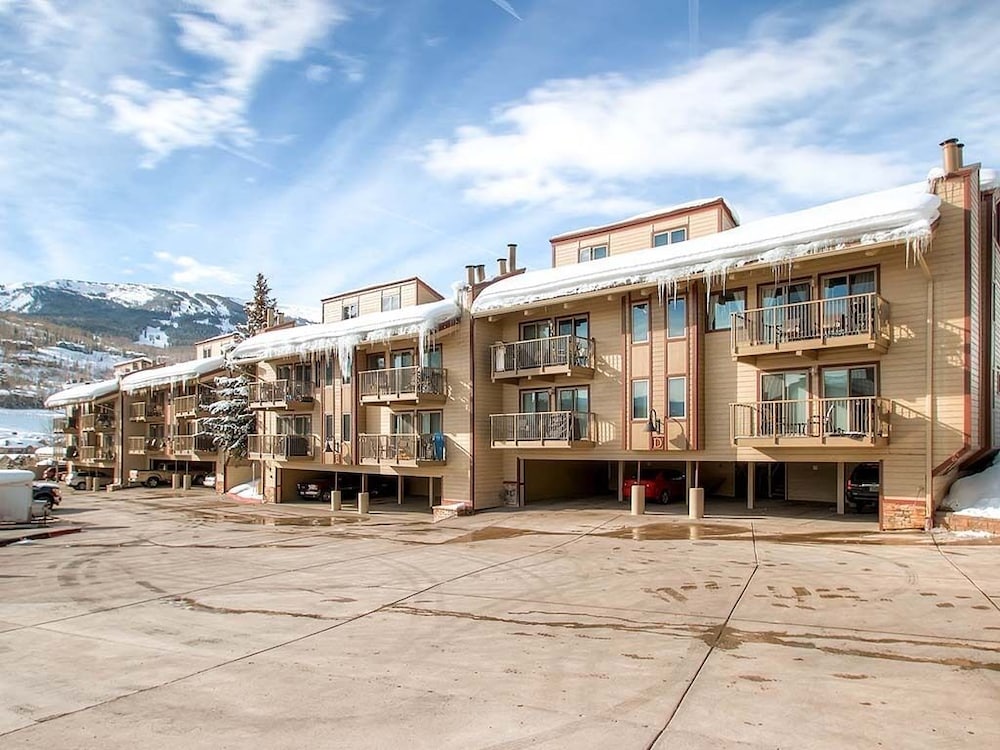 Hotel Snowmass Mountain Condos by Snowmass Vacations - Image 1
