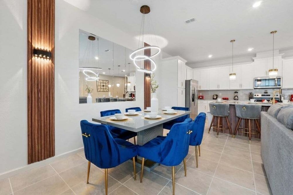 Beautiful Chic Radiance Home With Pool 5 Bedroom Townhouse