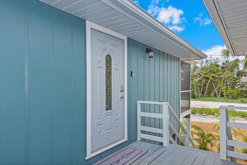 Beach Bungalow 2