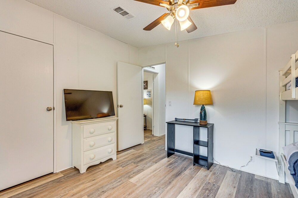 Home Near Navarre & Pensacola Beaches!