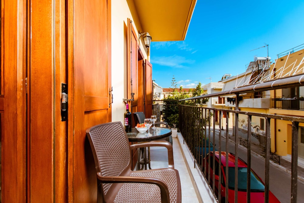 Deluxe Hotel