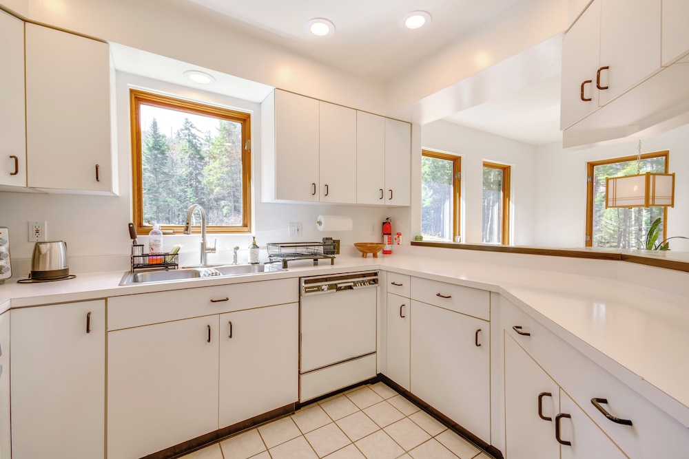 6 Mi to Lake & State Park: Hideaway in Elmore!