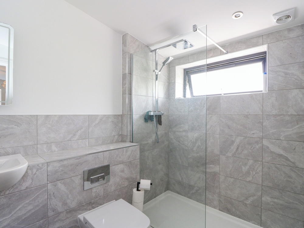 6 Strathtay Lodges
