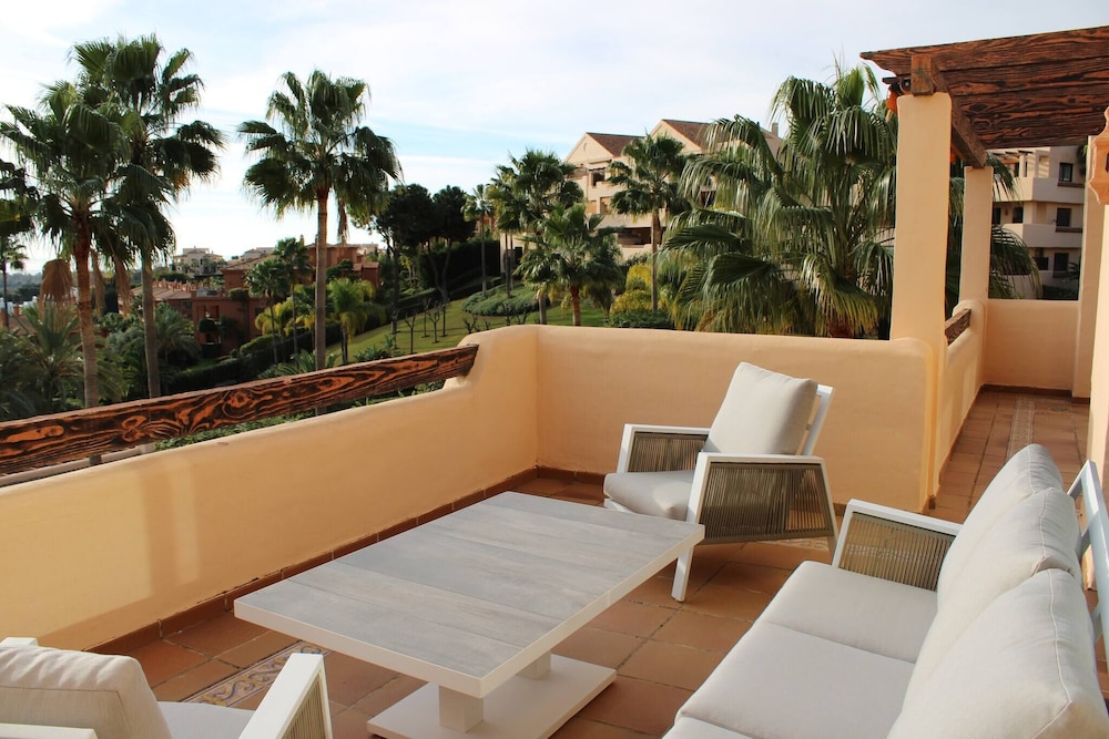 Beautiful Flat Near Golf Courses With sea Views