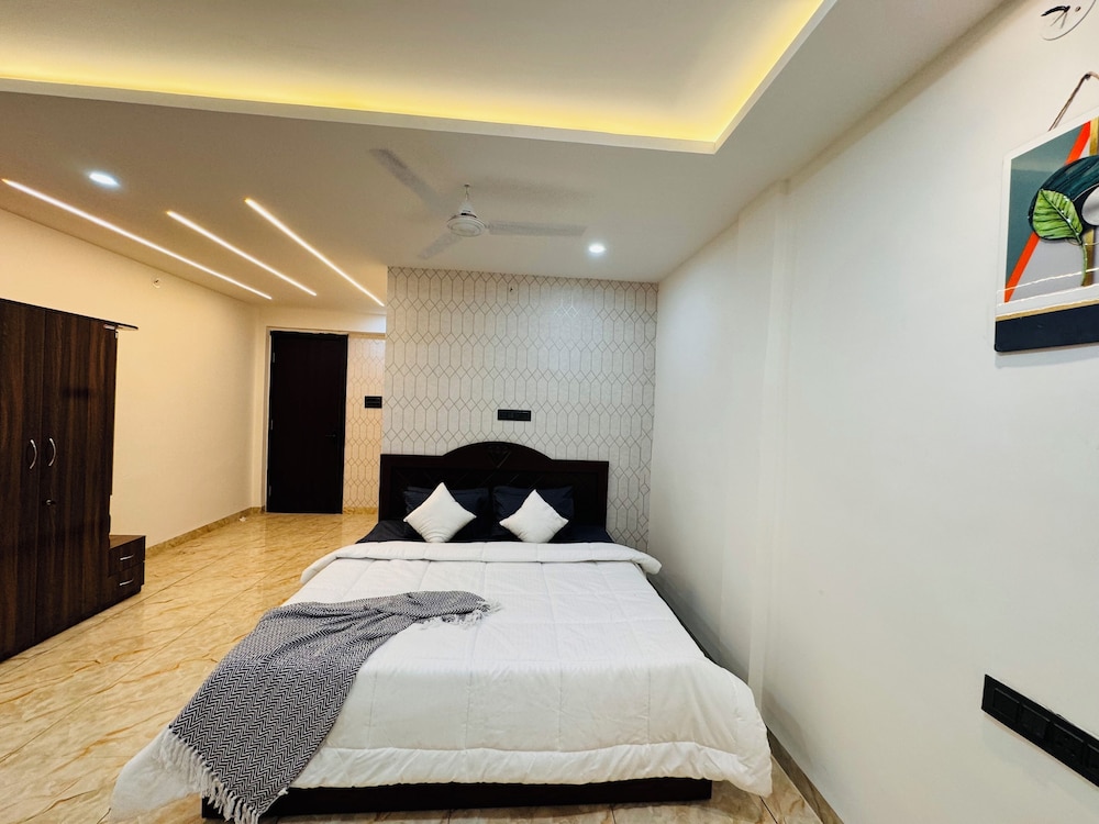 HE Azure 3BHK Bunglow Nr Apollo DB City view 2
