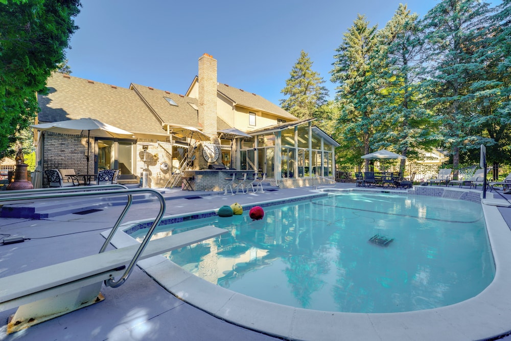 Indoor & Outdoor Entertainment! Luxe Michigan Home