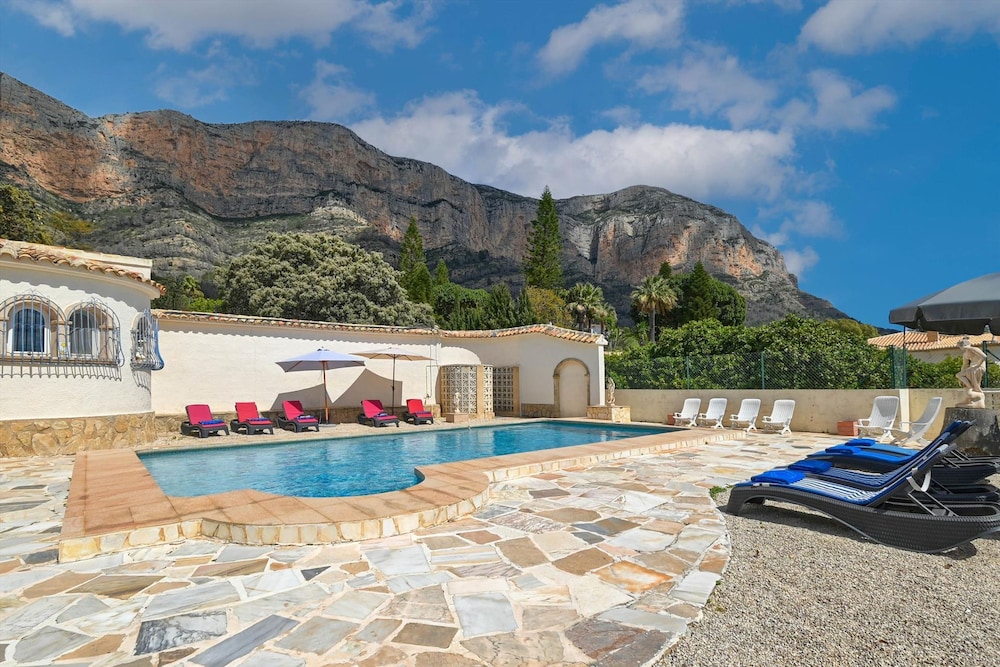 Ker Blanc in J vea With 5 Bedrooms and 4 Bathrooms
