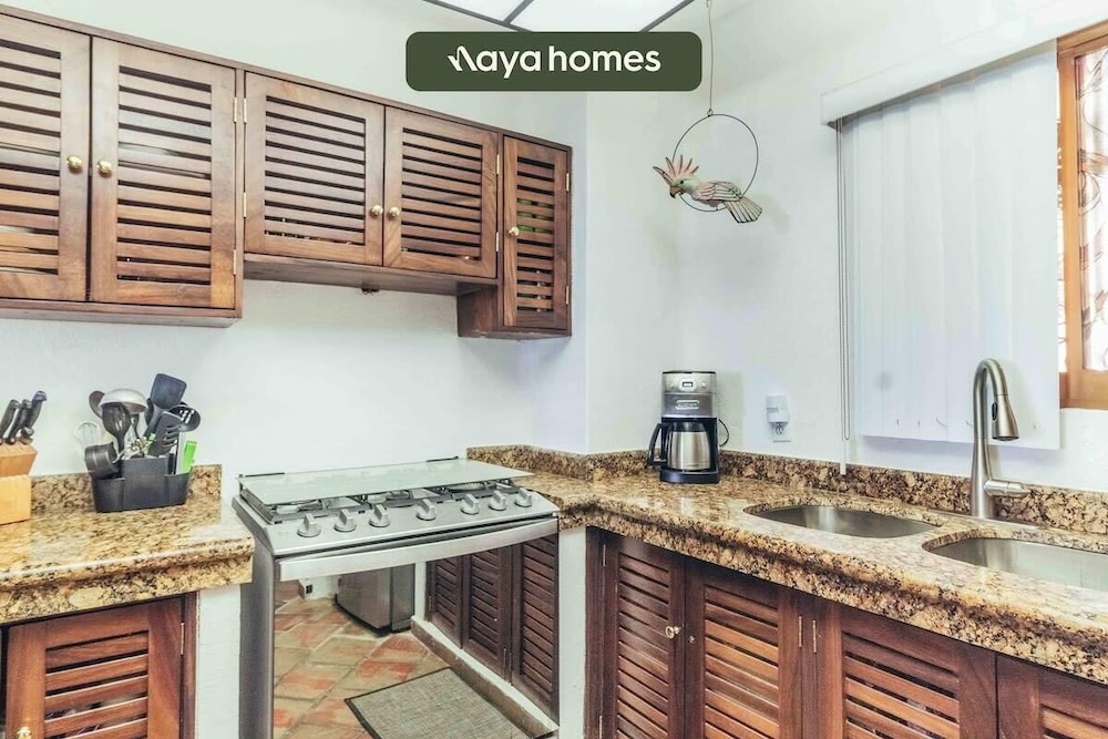 Ocean View 2Br Condo-balcony-beach-pool VDS 111