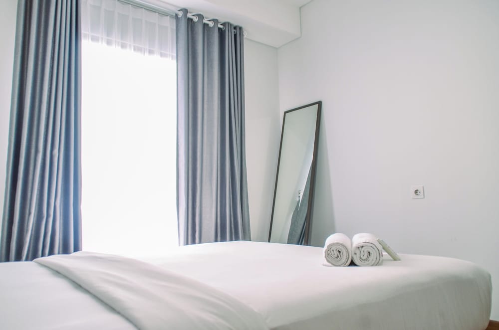 Chic and Cozy 2BR Apartment at Springwood Residence