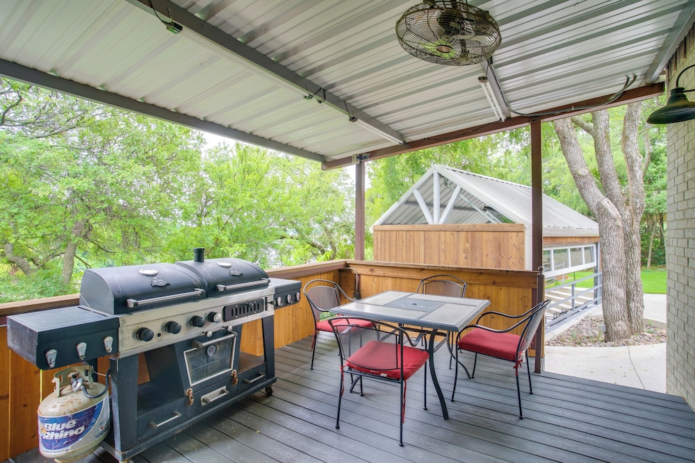 Waterfront Lake Bridgeport Home w/ Private Dock