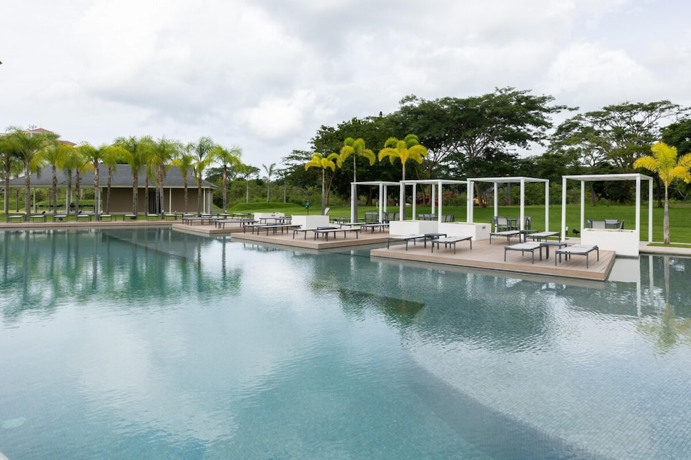 The Couples Condo by Acomodo