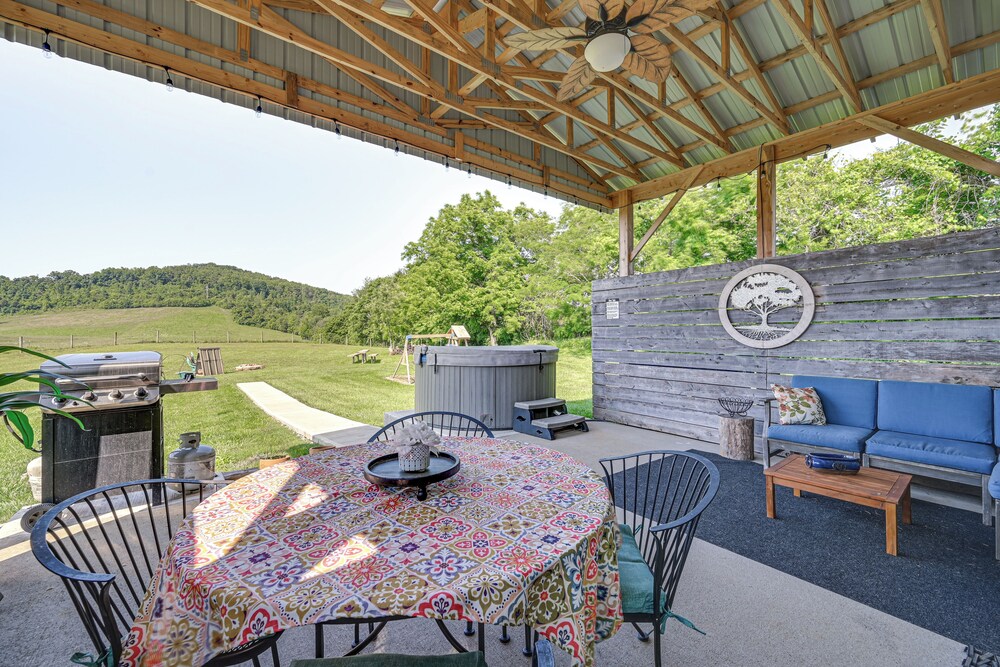 Near Dtwn Somerset: Tranquil Getaway w/ Fire Pit