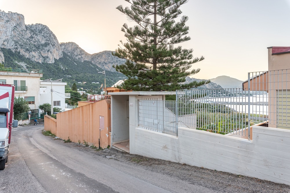 Casa Azzurra Seaview Addaura by Wonderful Italy