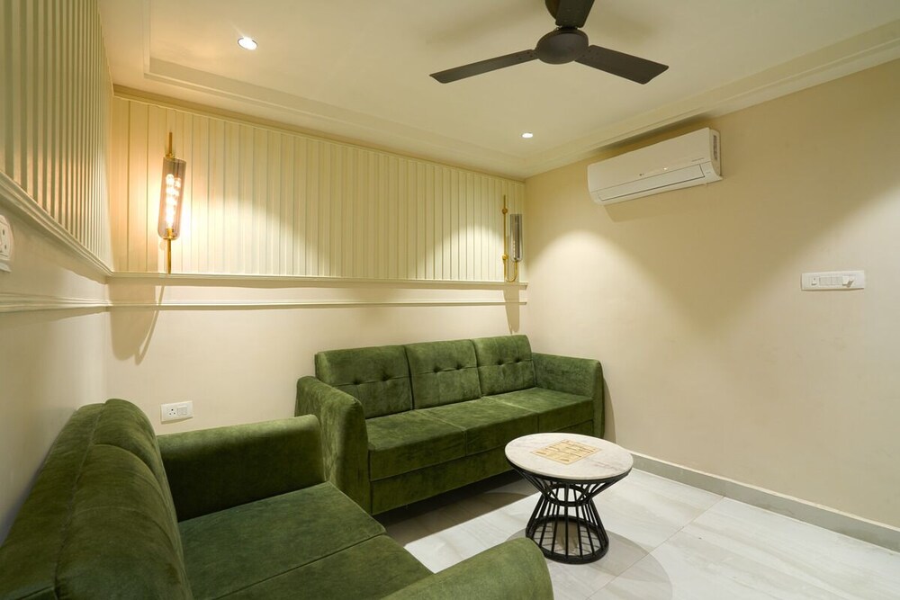 Hotel Square 36