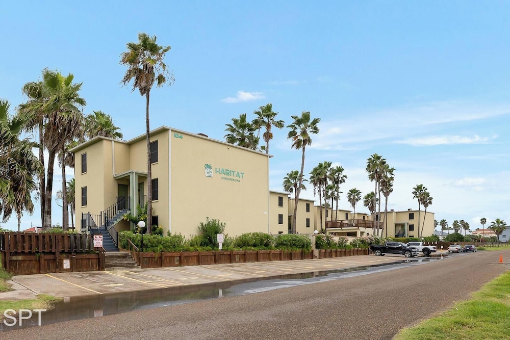 Hotel Habitat 9 - Image 1